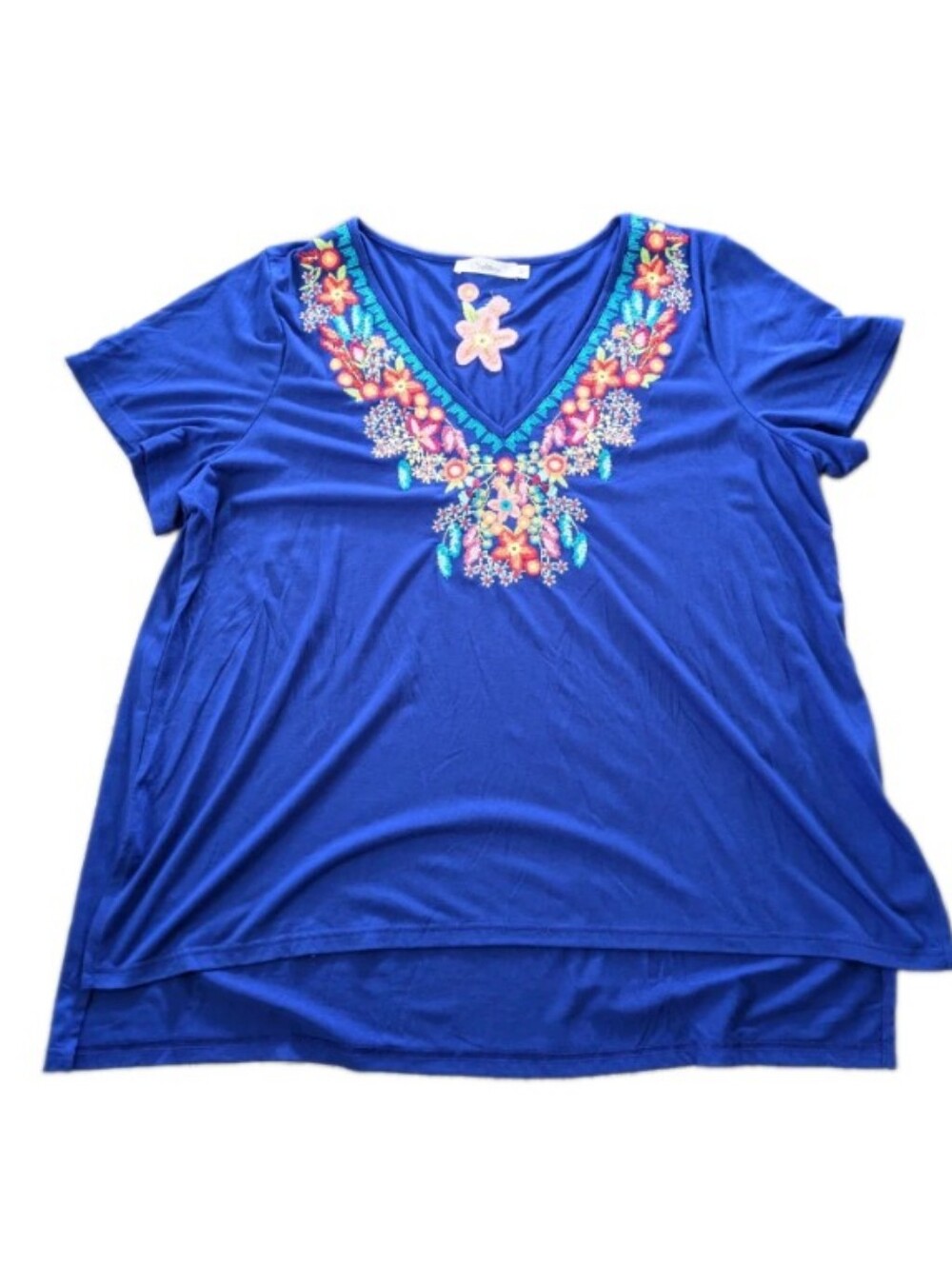 SOLITAIRE womens 2X Blue colorful embroidered V Neck casual travel Top Tee